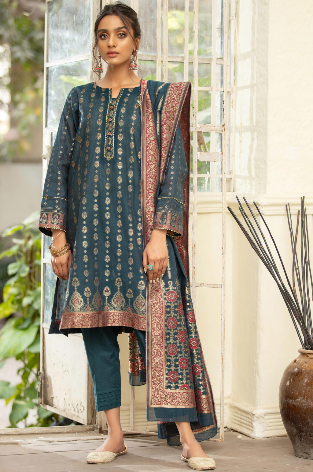 Unstitched 3 Piece Yarn Dyed Jacquard Suit