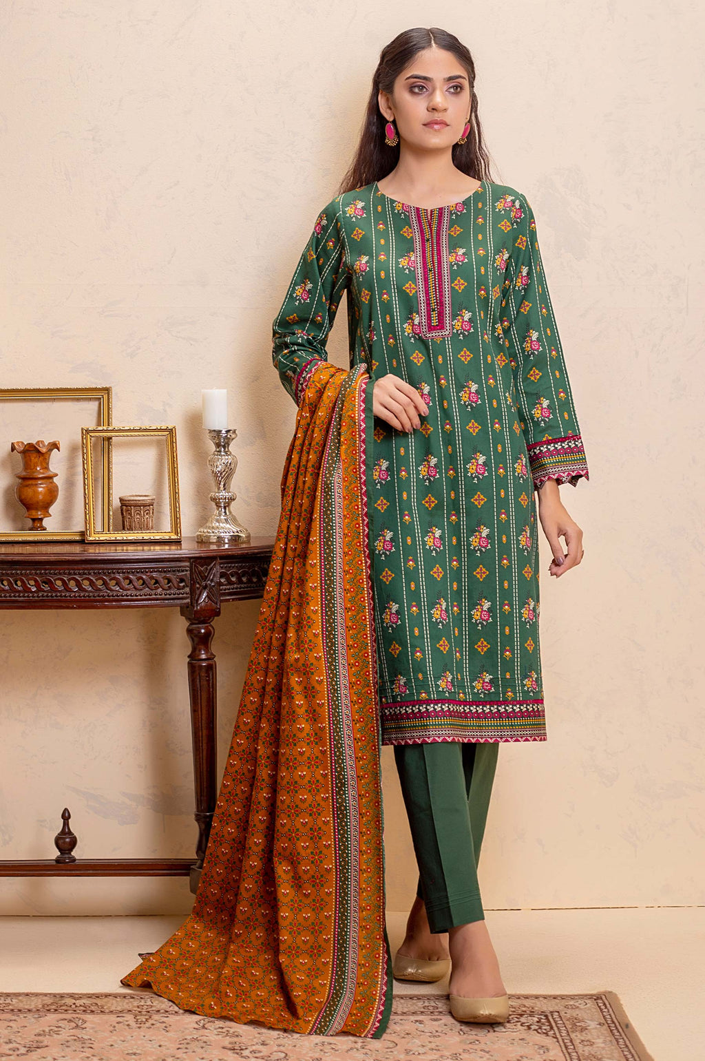 Unstitched 3 Piece Printed Khaddar Suit