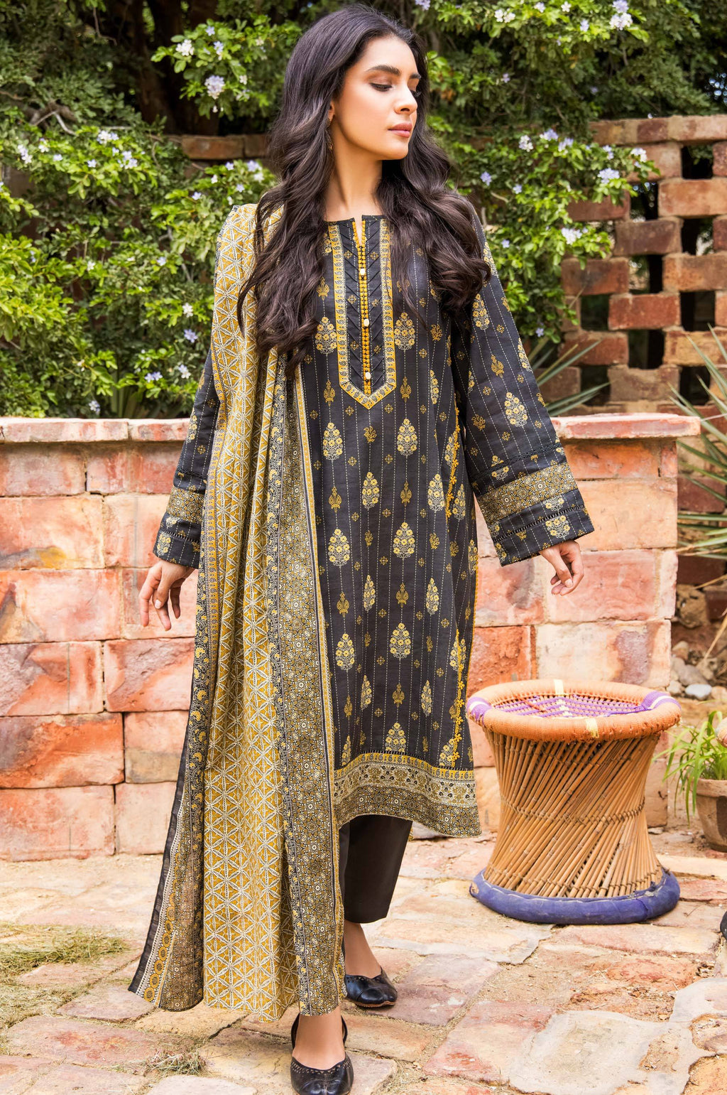Stitched 3 Piece Printed Khaddar Suit