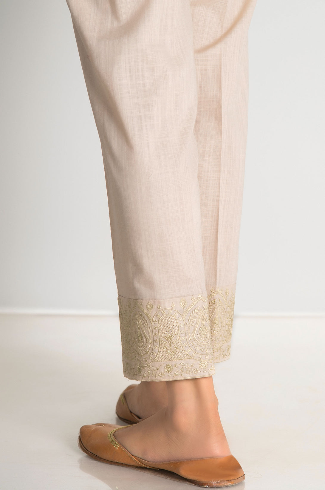 Embroidered Cotton Slub Cigarette Pants - Beige. – Zeenwoman