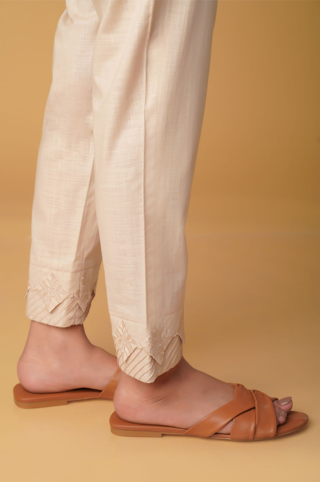 Embroidered Cotton Slub Cigarette Pants - Beige. – Zeenwoman