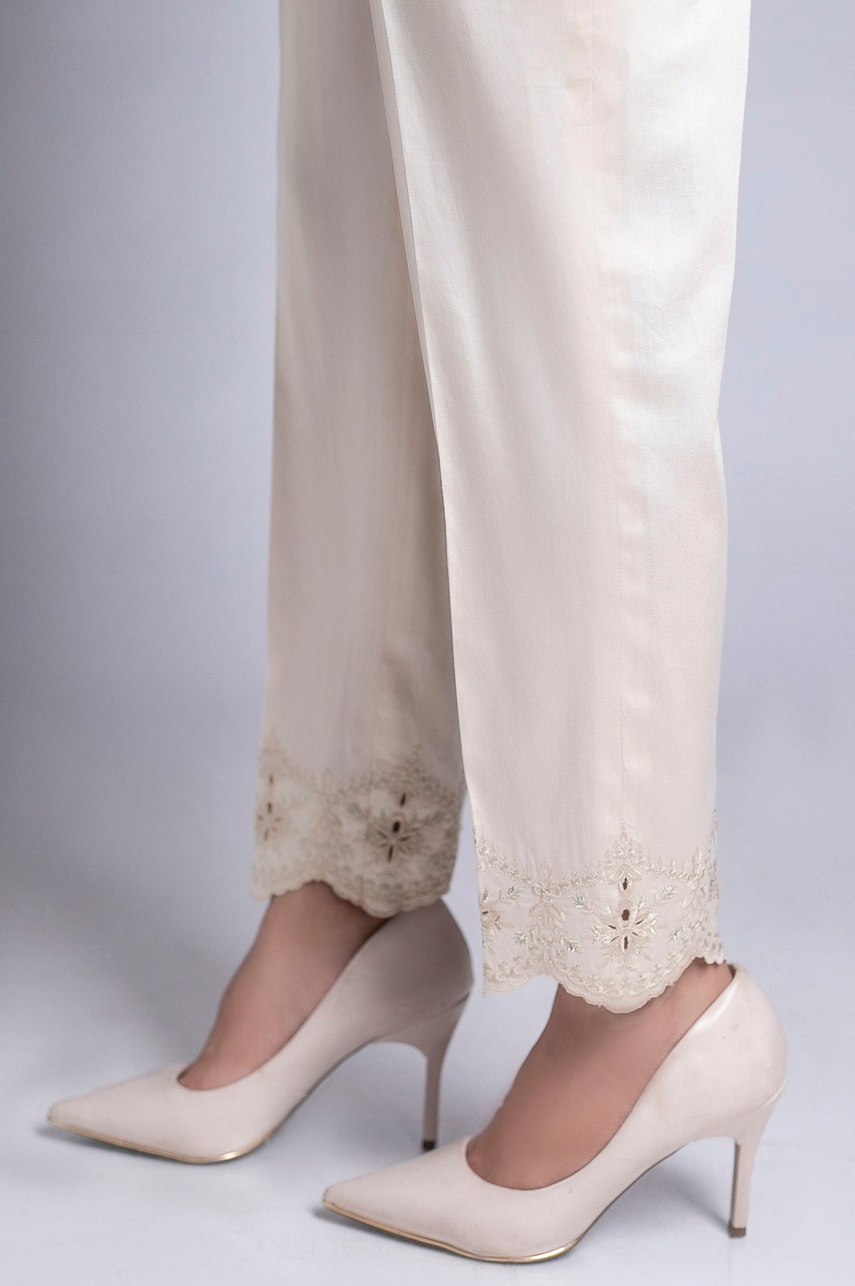 Embroidered Cigarette Pants - White