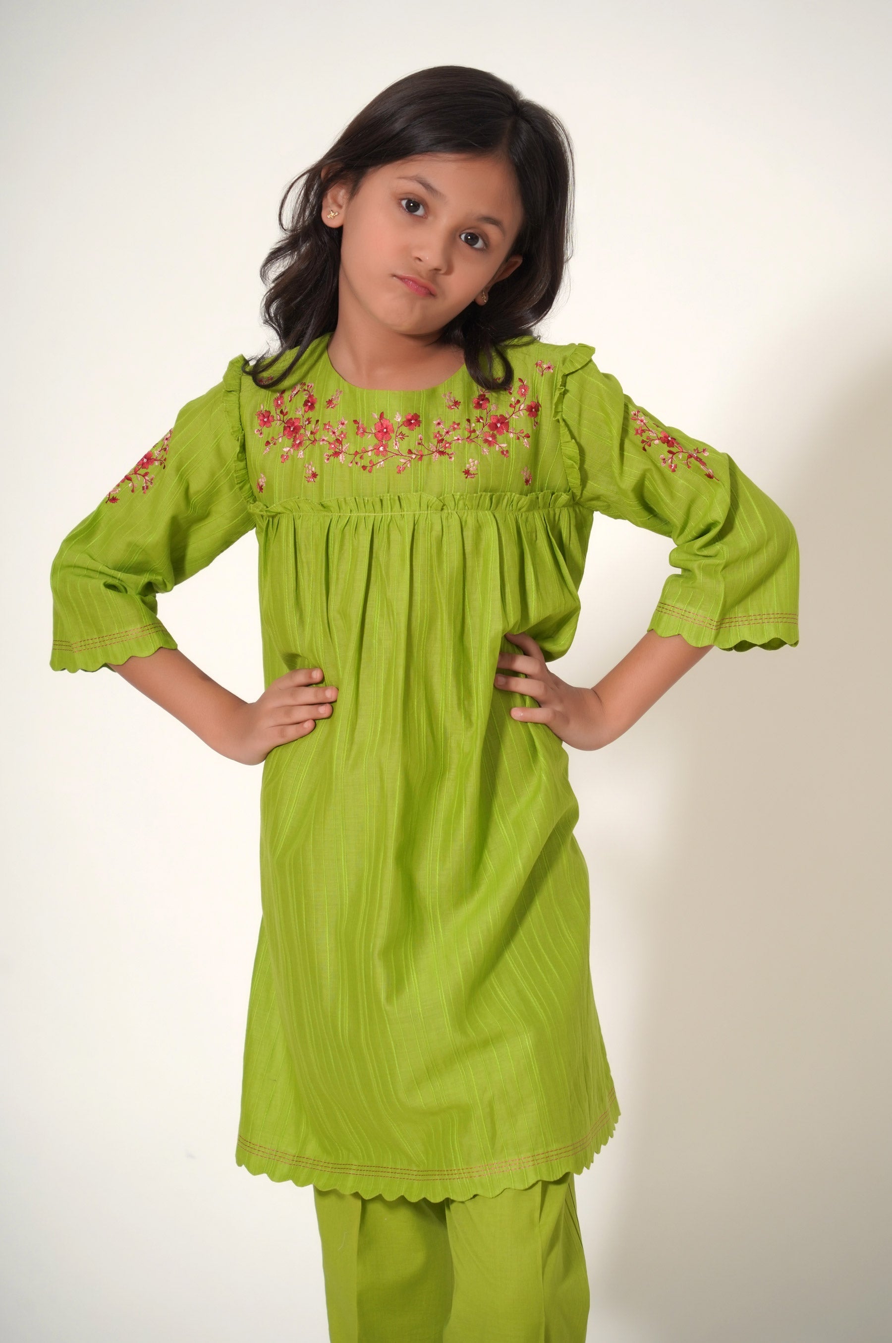 Alina Moda Frock बच्चों की ड्रेस 3 से 12 साल की लड़कियों के लिए, मैरून :  Amazon.in: कपड़े और एक्सेसरीज़